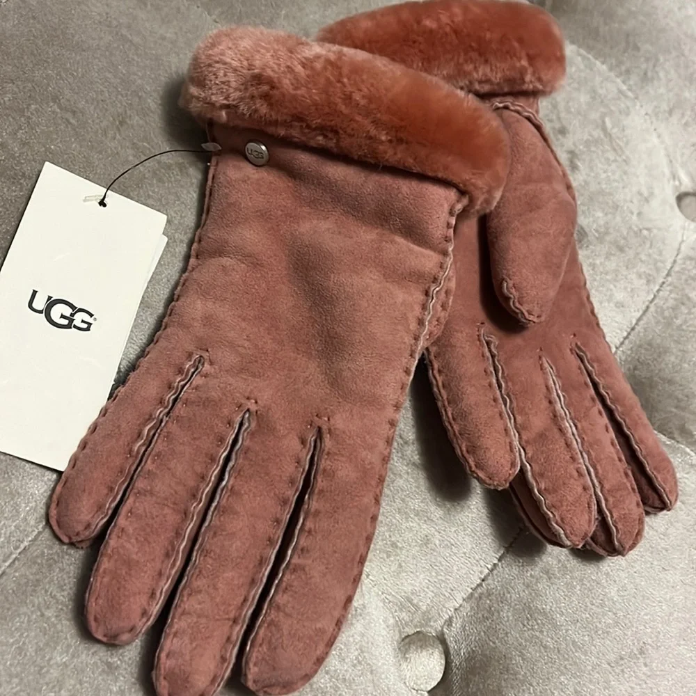 UGG shearling sheepskin mauve gloves, fully lined with fur, new